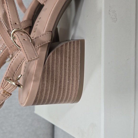 Anne Klein shoes - Picture 4 of 4